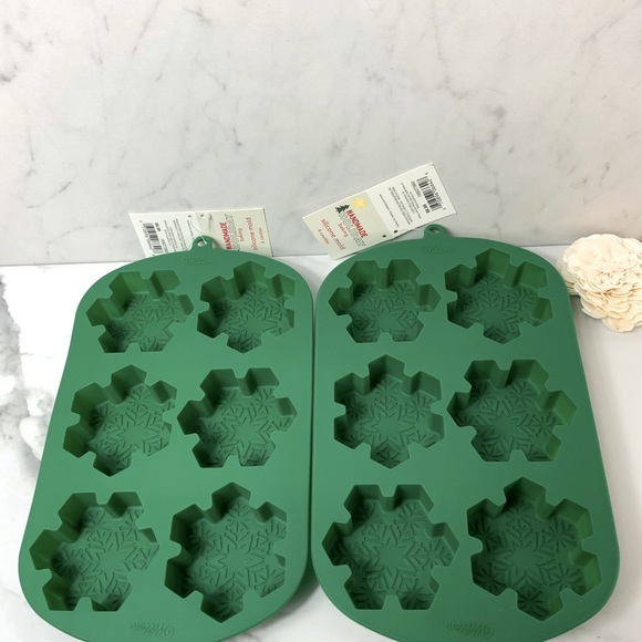 Set of 2 Wilton silicone snowflake molds